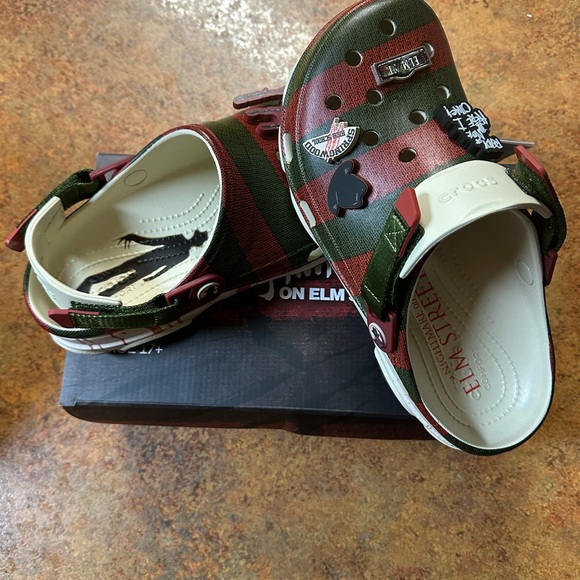 CROCS ALL TERRIAN NIGHTMARE ELM STREET SIZE 11 - Picture 3 of 4